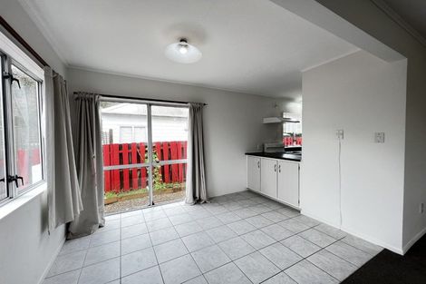 Photo of property in 1/15 Lambrown Drive, Totara Vale, Auckland, 0629