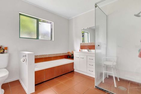 Photo of property in 21 Capricorn Place, Kawaha Point, Rotorua, 3010