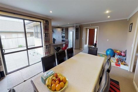 Photo of property in 19 Johnstone Drive, Fitzherbert, Palmerston North, 4410
