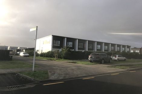 Photo of property in 1 Beardmore Lane, Papakura, 2110