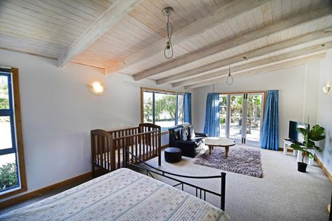 Photo of property in 18 Old School Road, Leigh, 0985