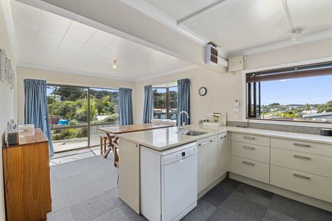 Photo of property in 28 Dewe Terrace, Foxton Beach, Foxton, 4815