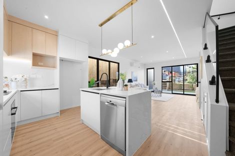 Photo of property in 6a Rosina Place, Pakuranga, Auckland, 2010