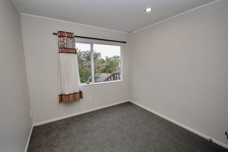 Photo of property in 2/30 Bruce Road, Glenfield, Auckland, 0629