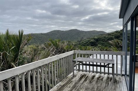 Photo of property in 19 Rayner Road, Piha, New Lynn, 0772