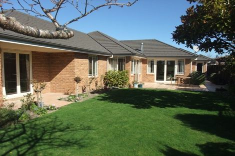 Photo of property in 15 Avon Gate, Russley, Christchurch, 8042