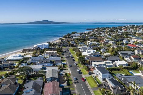 Photo of property in 1/2 Holiday Road, Milford, Auckland, 0620