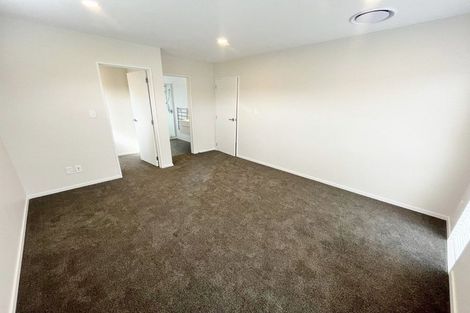 Photo of property in 21 Madden Avenue, Kumeu, 0810