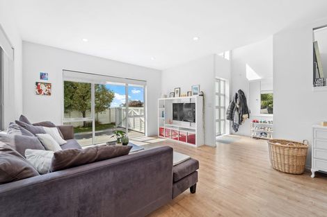 Photo of property in 9 Ruth Craig Place, Stanmore Bay, Whangaparaoa, 0932