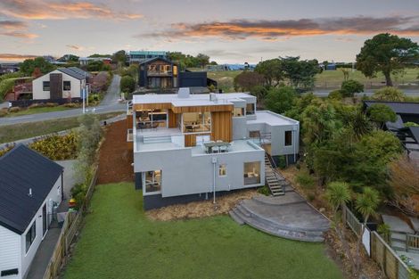 Photo of property in 283 Cannon Hill Crescent, Mount Pleasant, Christchurch, 8081