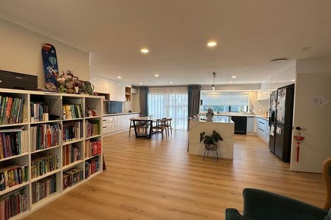 Photo of property in 59 Frank Nobilo Drive, Golflands, Auckland, 2013