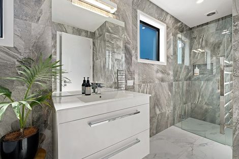 Photo of property in 35 Minaret Ridge, Wanaka, 9305