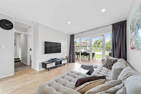 Photo of property in 2/18 Parr Terrace, Castor Bay, Auckland, 0620