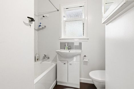 Photo of property in 637 Evans Bay Parade, Kilbirnie, Wellington, 6022