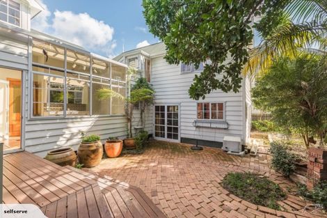 Photo of property in 5 Queen Street, Northcote Point, Auckland, 0627