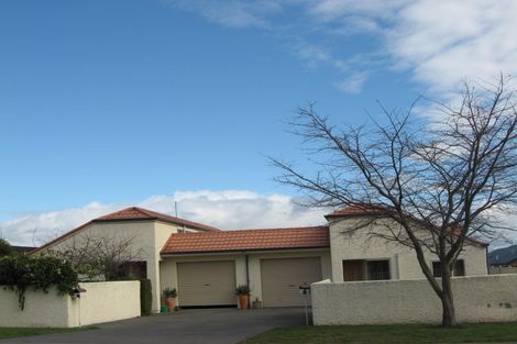 Photo of property in 16 Breadalbane Road, Havelock North, 4130