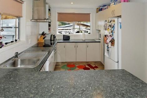 Photo of property in 2/129 Edmonton Road, Te Atatu South, Auckland, 0610