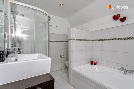 Photo of property in 24 Larkins Street, Helensburgh, Dunedin, 9010