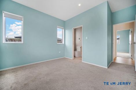 Photo of property in 67 Whare Kauri Road, Papakura, 2110
