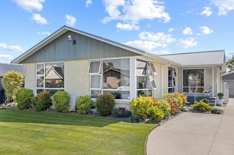 Photo of property in 15 Waratah Street, Avondale, Christchurch, 8061