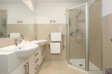 Photo of property in 175h Hurstmere Road, Takapuna, Auckland, 0622