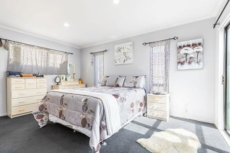 Photo of property in 52 Hewlett Road, Massey, Auckland, 0614