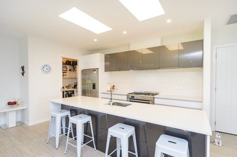 Photo of property in 33 Hartwell Drive, Kelvin Grove, Palmerston North, 4470