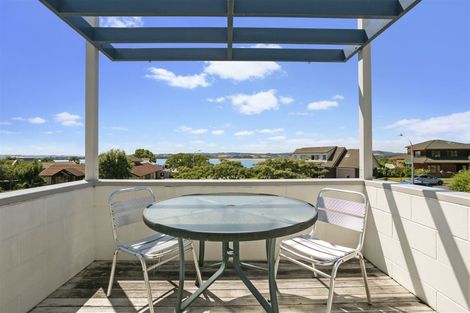 Photo of property in 6 Stevenson Way, Cockle Bay, Auckland, 2014