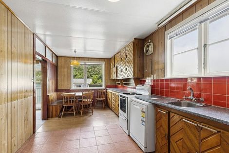 Photo of property in 124 Sievers Grove, Cannons Creek, Porirua, 5024