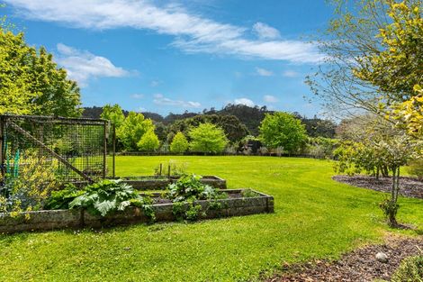 Photo of property in 19-21 Mountain Road, Henderson Valley, Auckland, 0612