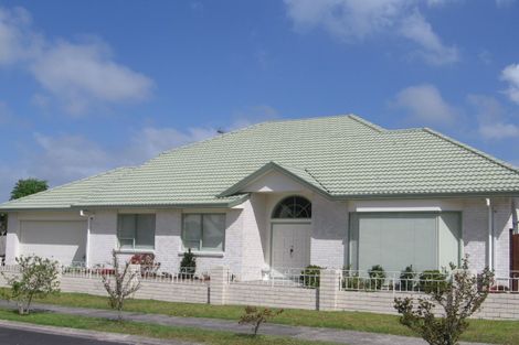 Photo of property in 15 Te Hoe Grove, Pinehill, Auckland, 0632