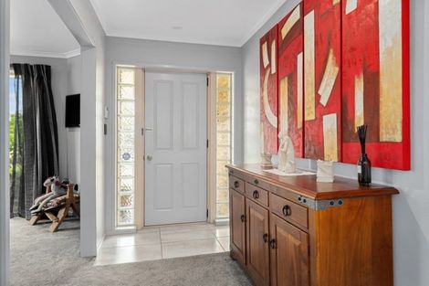 Photo of property in 2 Fernwater Place, Flagstaff, Hamilton, 3210