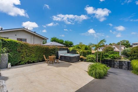 Photo of property in 36 Omokoroa Road, Omokoroa, 3114