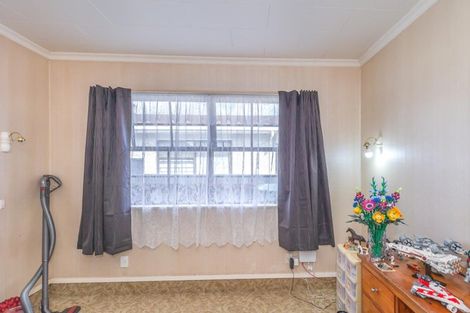 Photo of property in 102 Winchester Street, Levin, 5510