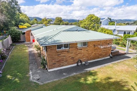 Photo of property in 2/22 Burns Grove, Trentham, Upper Hutt, 5018
