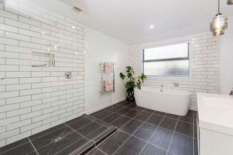 Photo of property in 56 Hamon Place, Pukehangi, Rotorua, 3015