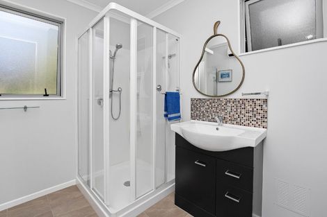 Photo of property in 15 Napier Grove, Waikanae Beach, Waikanae, 5036