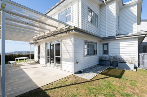 Photo of property in 35 Havana Rise, Grenada Village, Wellington, 6037