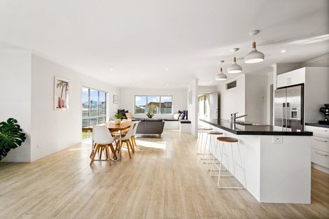 Photo of property in 76 Stace Hopper Drive, One Tree Point, 0118