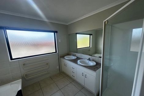 Photo of property in 14 Shankill Place, East Tamaki, Auckland, 2013