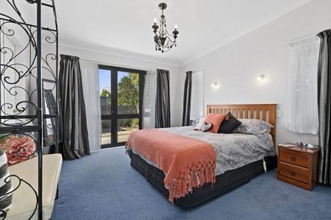 Photo of property in 10 Oak Street, Ebdentown, Upper Hutt, 5018