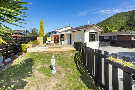 Photo of property in 22 Tacoma Drive, Totara Park, Upper Hutt, 5018