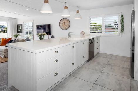 Photo of property in 16 Sutherland Avenue, Mount Maunganui, 3116