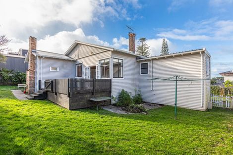 Photo of property in 19 Old Lake Road, Narrow Neck, Auckland, 0624