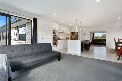 Photo of property in 28 Lilac Close, Cambridge, 3434