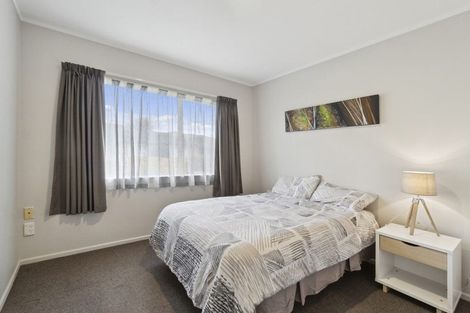 Photo of property in 15 Hocken Place, Mangere Bridge, Auckland, 2022