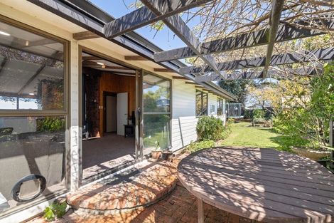 Photo of property in 6 Colonial Place, Kelvin Grove, Palmerston North, 4414