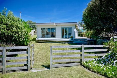 Photo of property in 293 Pukehina Parade, Pukehina, Te Puke, 3189