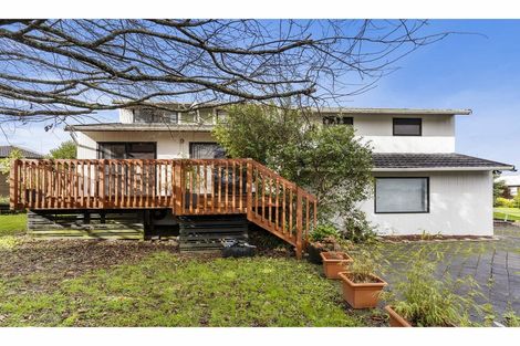 Photo of property in 19 Palmetto Place, Goodwood Heights, Auckland, 2105