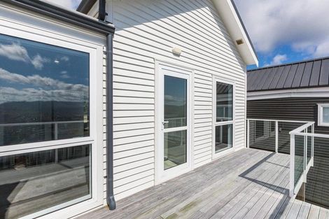 Photo of property in 16 Kopua Place, Whitby, Porirua, 5024